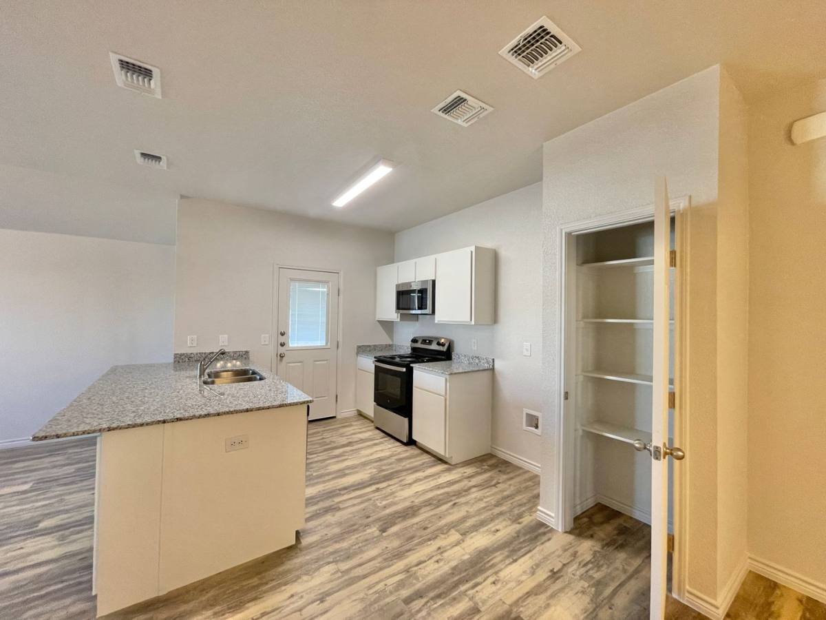 Townhouse for rent at 1801 Castroville Trail, Copperas Cove, TX 76522