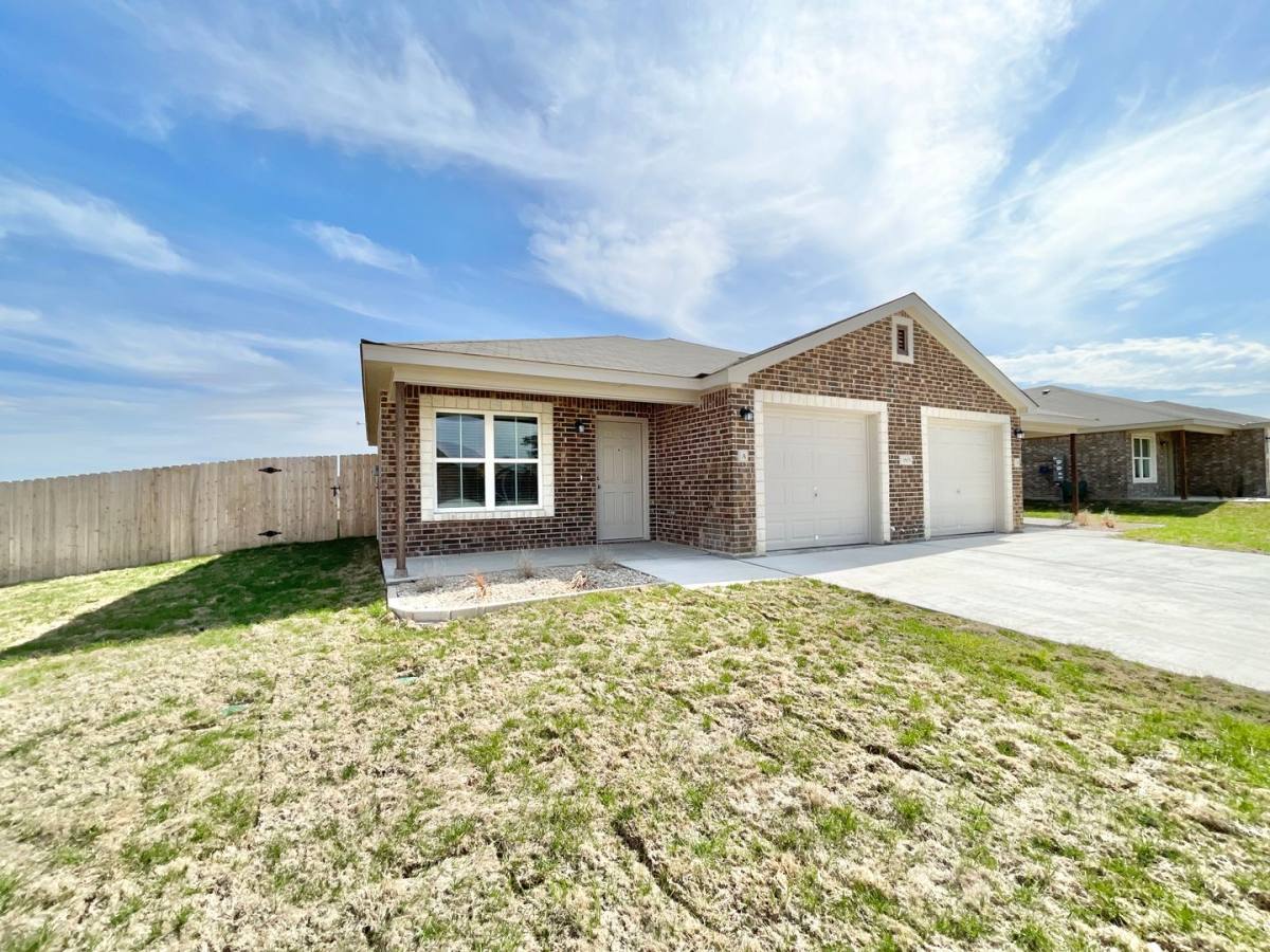 Townhouse for rent at 1801 Castroville Trail, Copperas Cove, TX 76522