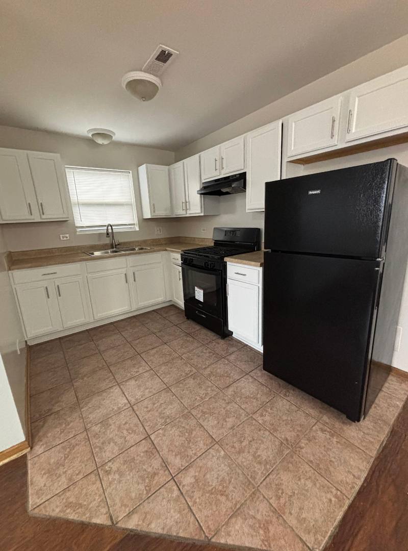 Apartment for rent at 7456 S Stewart Ave, Chicago, IL 60621