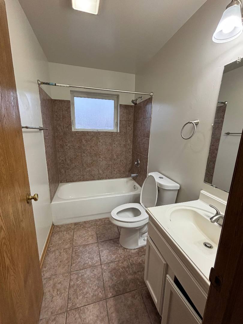 Apartment for rent at 7456 S Stewart Ave, Chicago, IL 60621