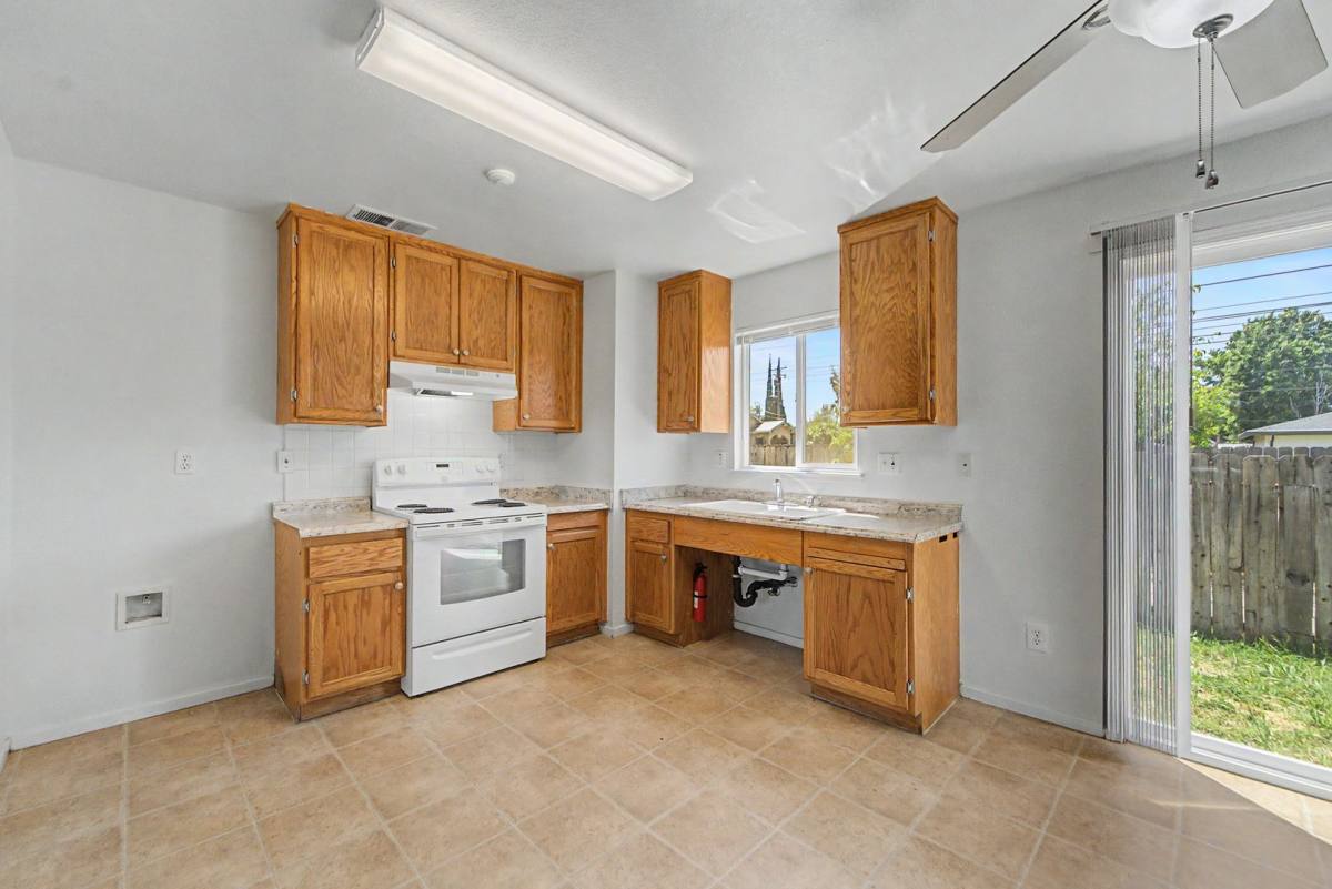 Apartment for rent at 1815 7th Ave, Olivehurst, CA 95961