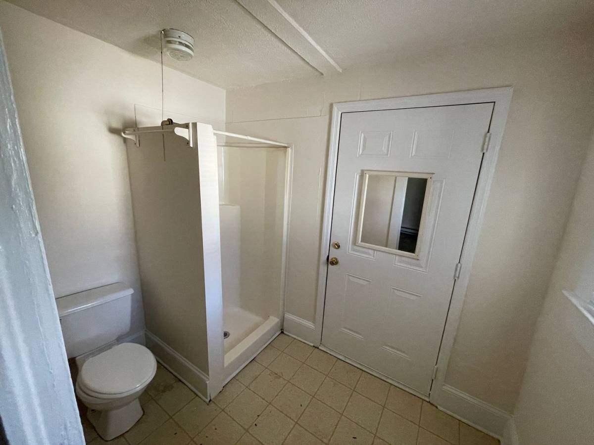 Apartment for rent at 208 E Georgia Ave, Bessemer City, NC 28016