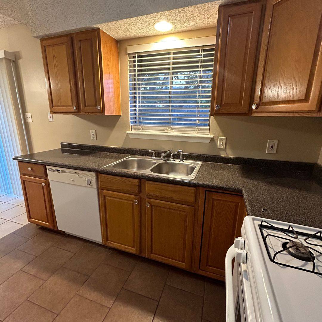 Townhouse for rent at 7208 Creekside Dr #D, Austin, TX 78752