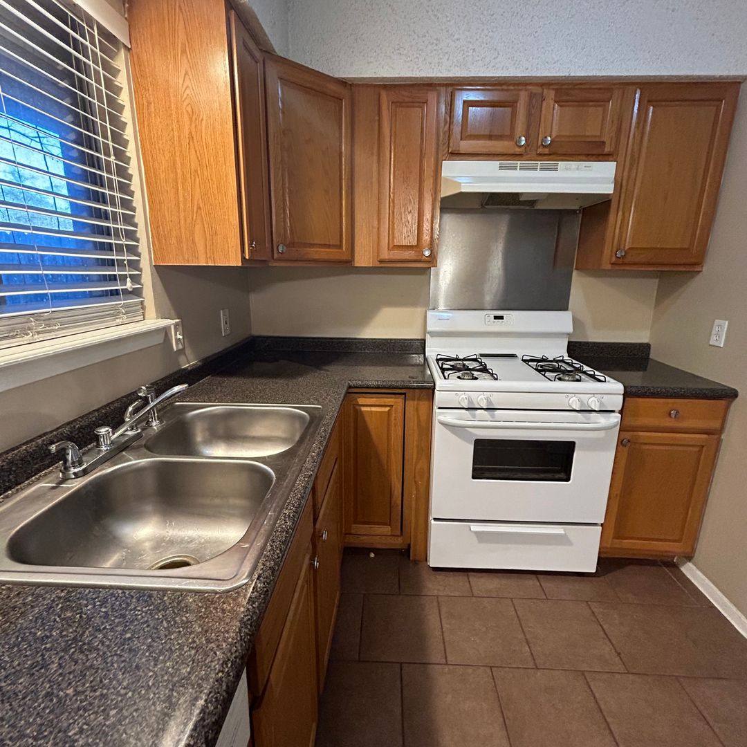 Townhouse for rent at 7208 Creekside Dr #D, Austin, TX 78752