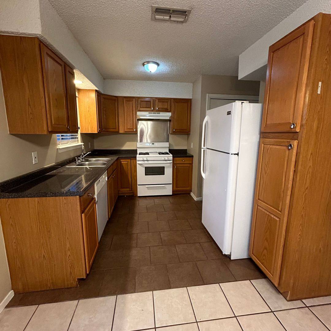 Townhouse for rent at 7208 Creekside Dr #D, Austin, TX 78752