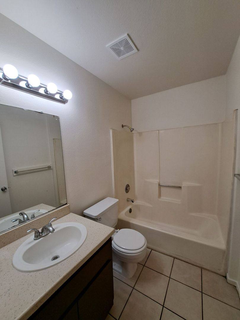 Apartment for rent at 4845 E Lane Ave, Fresno, CA 93727