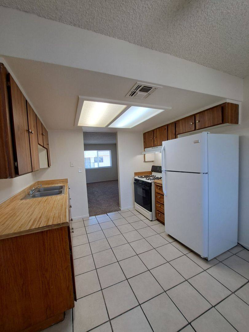 Apartment for rent at 4845 E Lane Ave, Fresno, CA 93727
