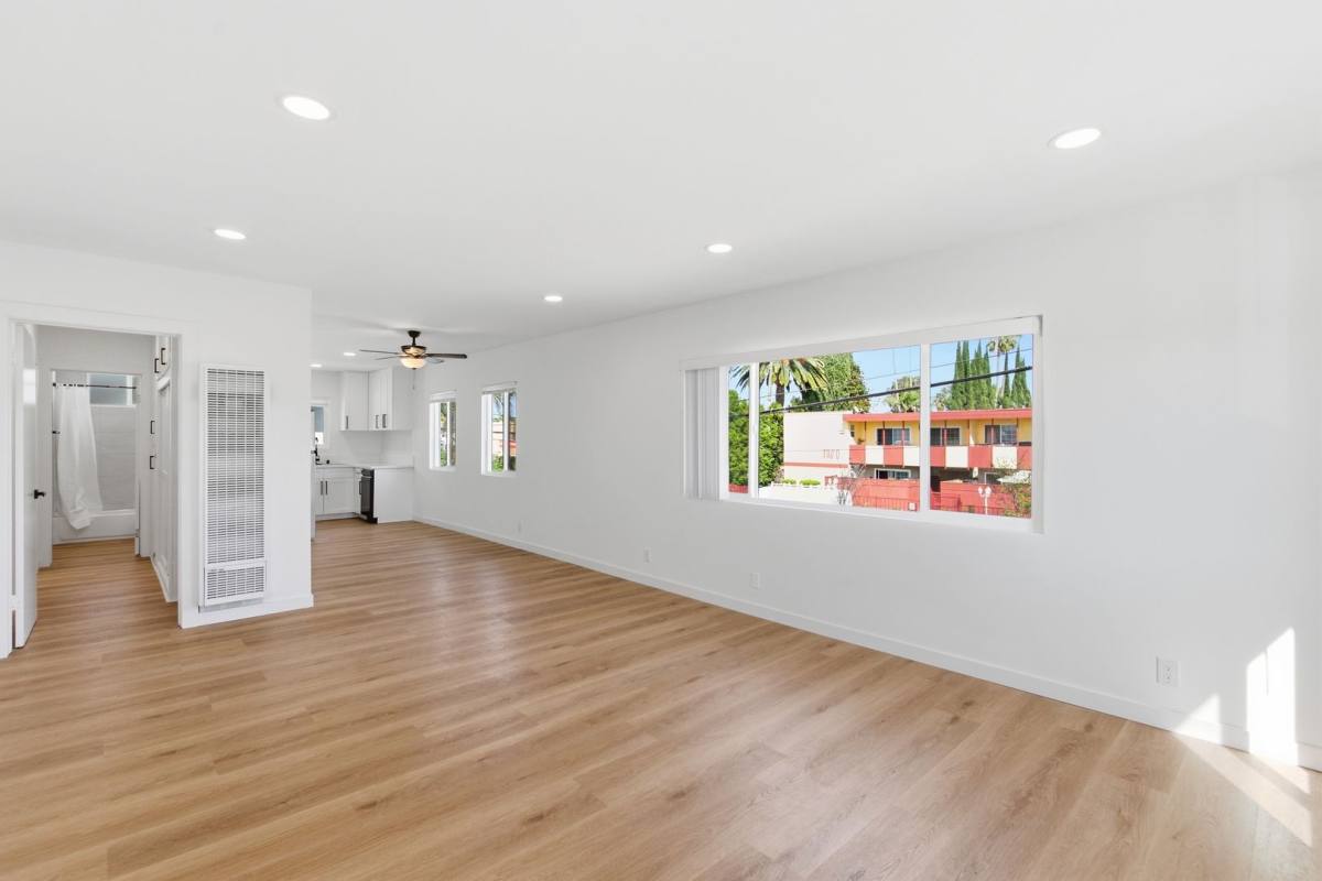 Apartment for rent at 7305 Variel Ave, Canoga Park, CA 91303