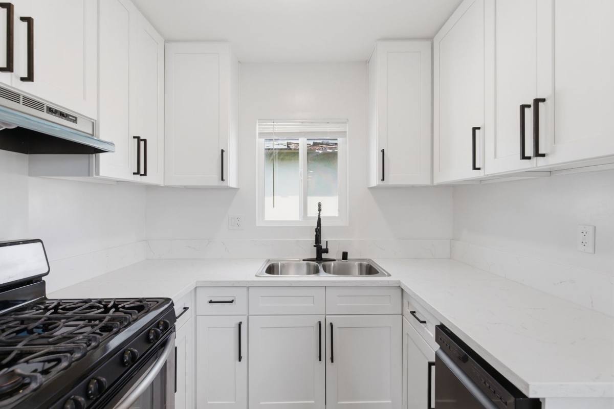 Apartment for rent at 7305 Variel Ave, Canoga Park, CA 91303