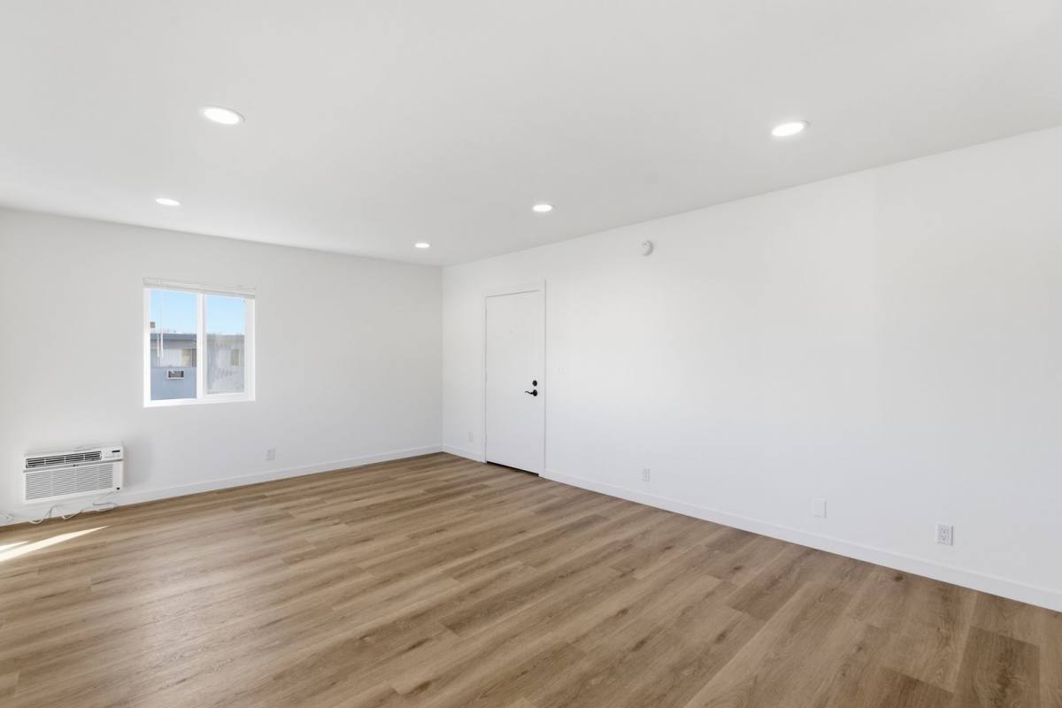 Apartment for rent at 7305 Variel Ave, Canoga Park, CA 91303