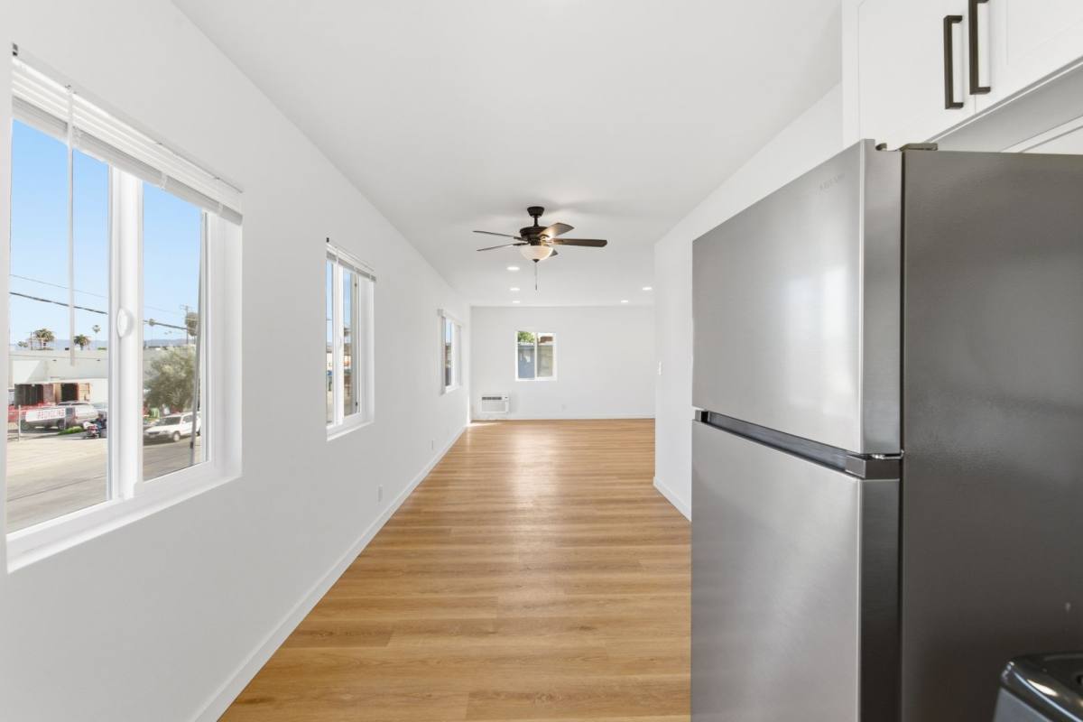Apartment for rent at 7305 Variel Ave, Canoga Park, CA 91303