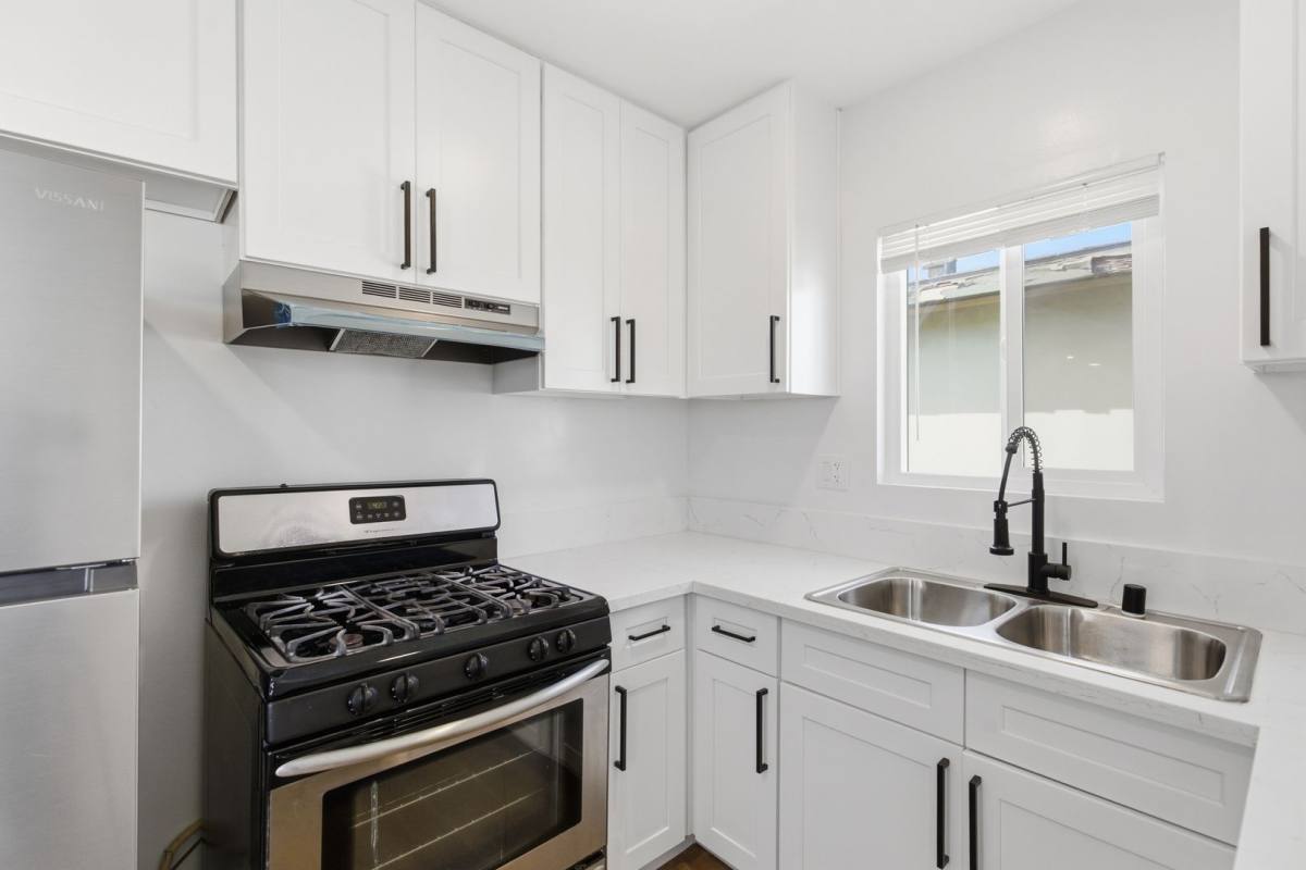 Apartment for rent at 7305 Variel Ave, Canoga Park, CA 91303