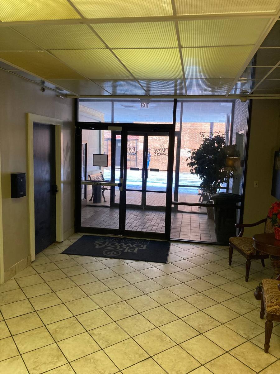 Apartment for rent at 17 E 2nd Ave, Hutchinson, KS 67501