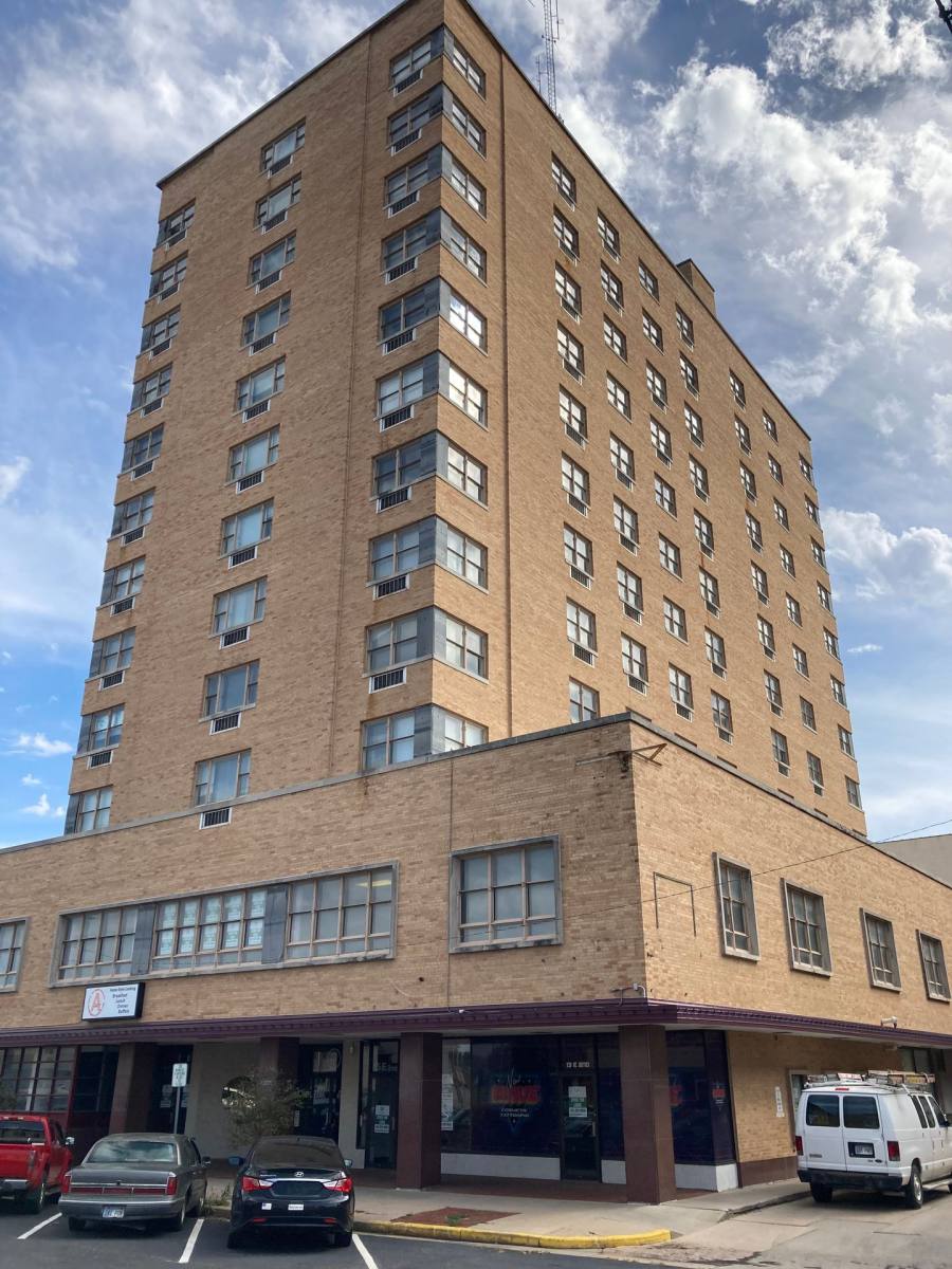 Apartment for rent at 17 E 2nd Ave, Hutchinson, KS 67501