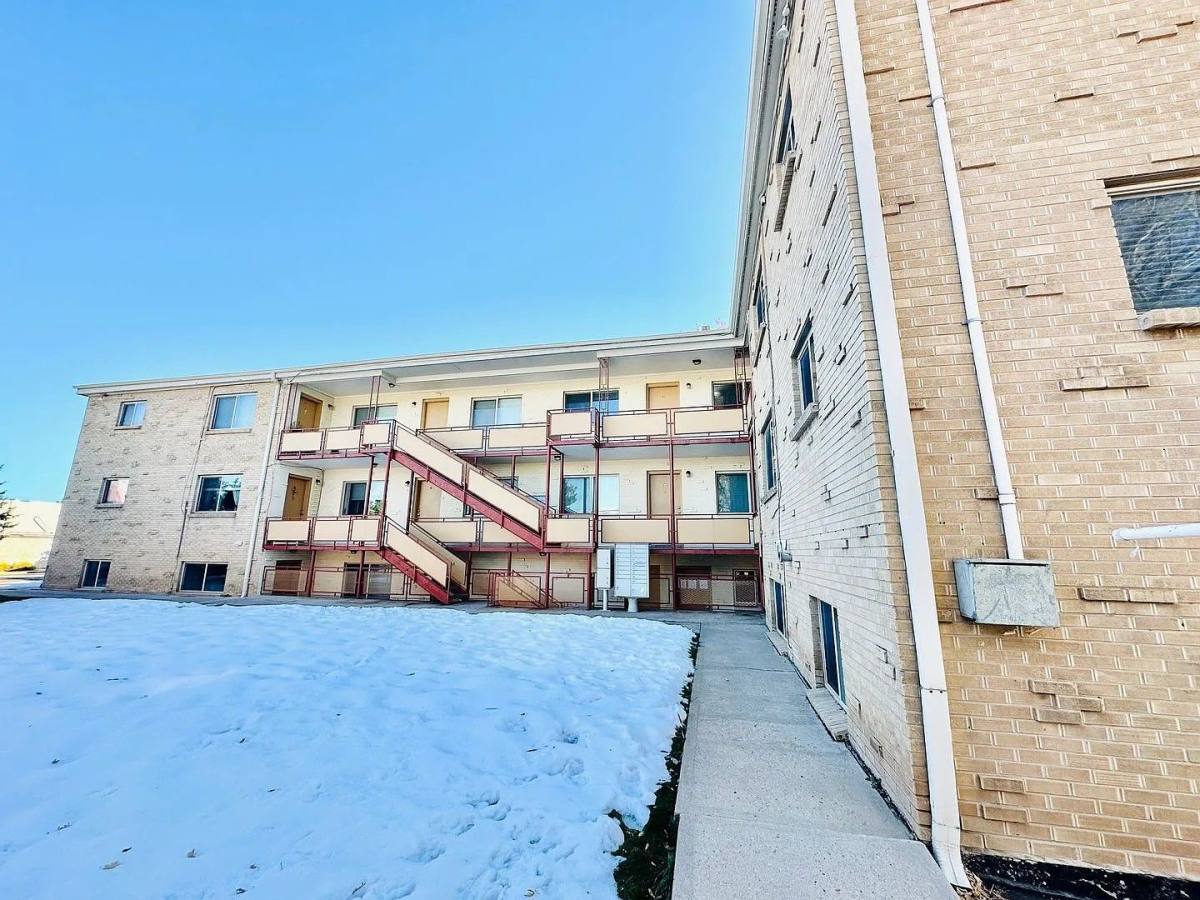 Apartment for rent at 72 W Ida Ave, Littleton, CO 80120