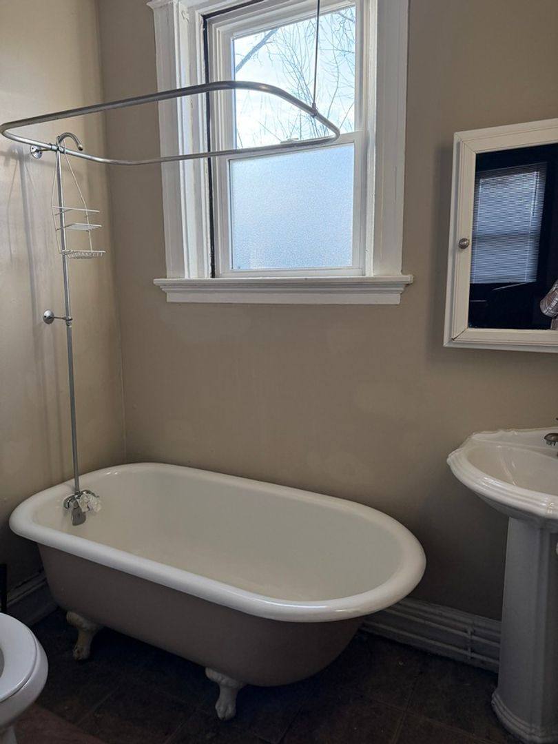 Apartment for rent at 2215 Victor St, Cincinnati, OH 45219