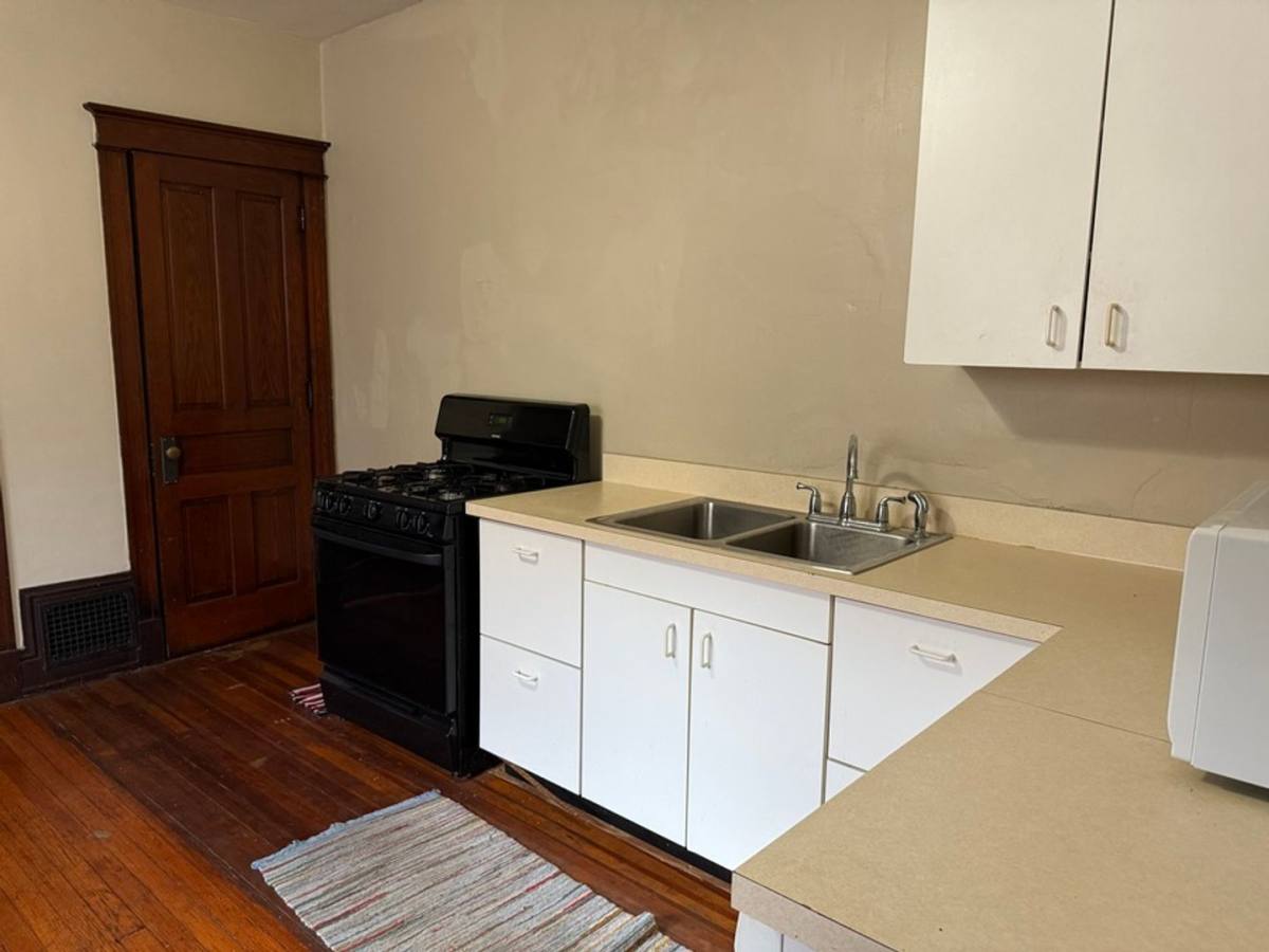 Apartment for rent at 2215 Victor St, Cincinnati, OH 45219