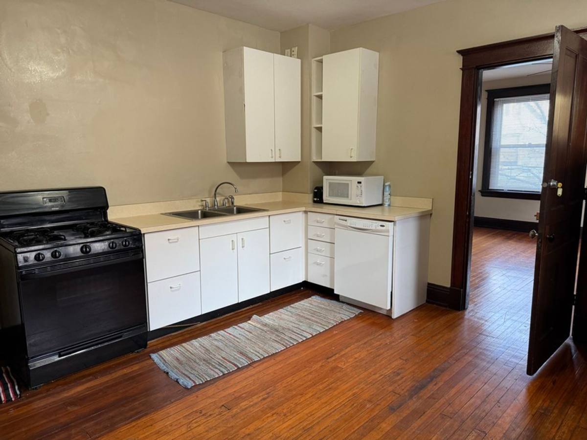 Apartment for rent at 2215 Victor St, Cincinnati, OH 45219