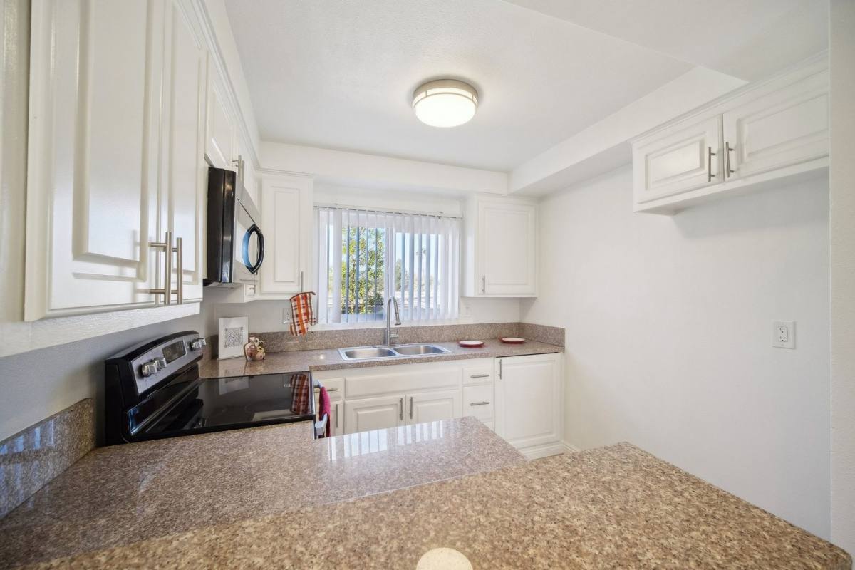 Apartment for rent at 13730 Via Del Palma Ave, Whittier, CA 90602