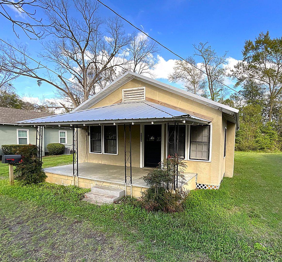 House for rent at 2992 Jefferson St, Marianna, FL 32446