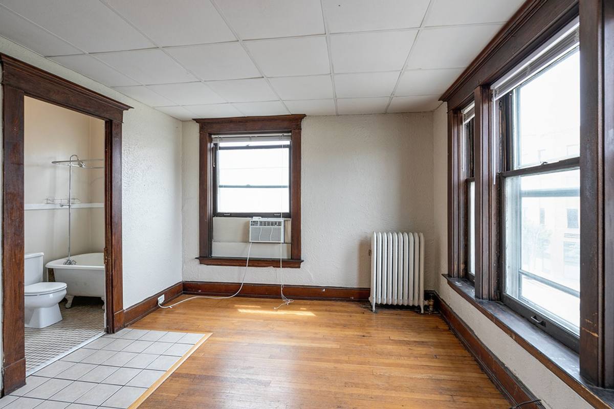 Apartment for rent at 16 Jefferson Ave SE, Grand Rapids, MI 49503