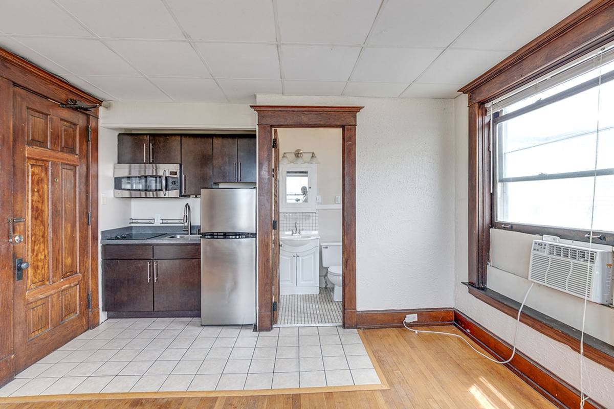 Apartment for rent at 16 Jefferson Ave SE, Grand Rapids, MI 49503