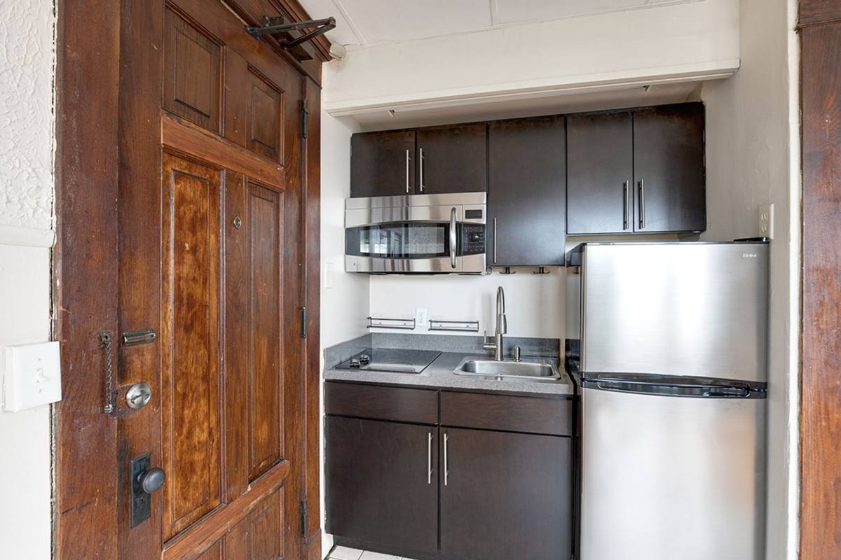 Apartment for rent at 16 Jefferson Ave SE, Grand Rapids, MI 49503