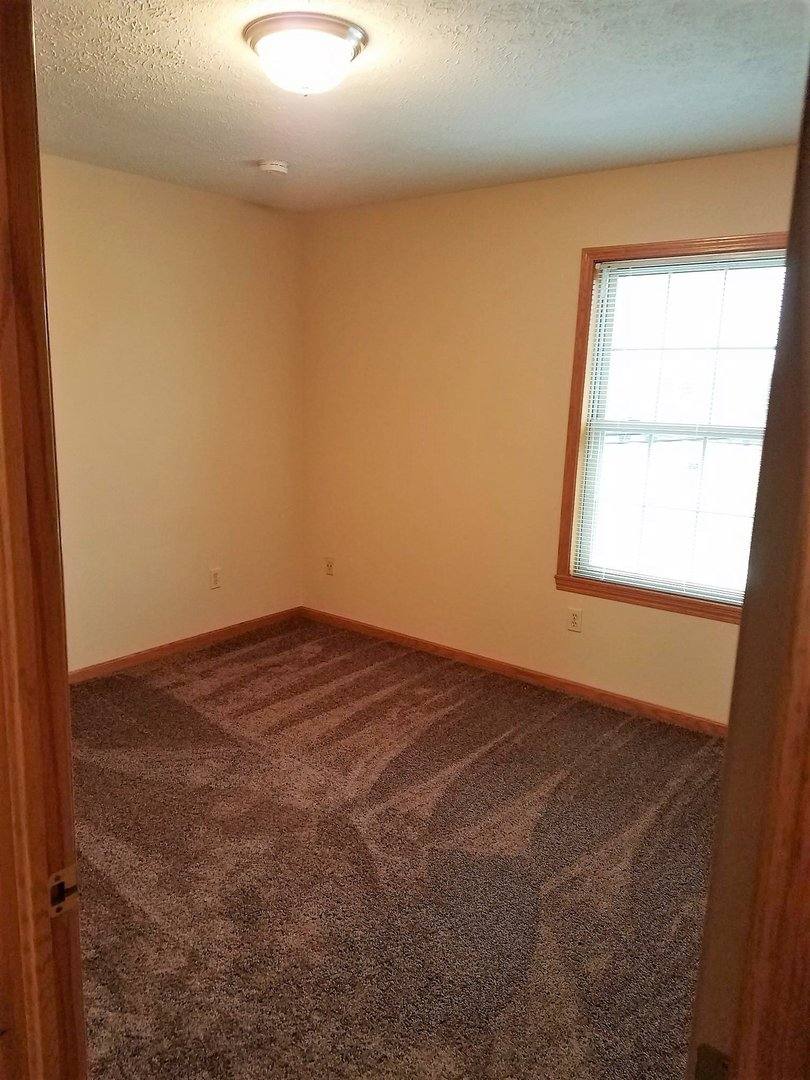Apartment for rent at 3919-3943 Long Dr, Barberton, OH 44203