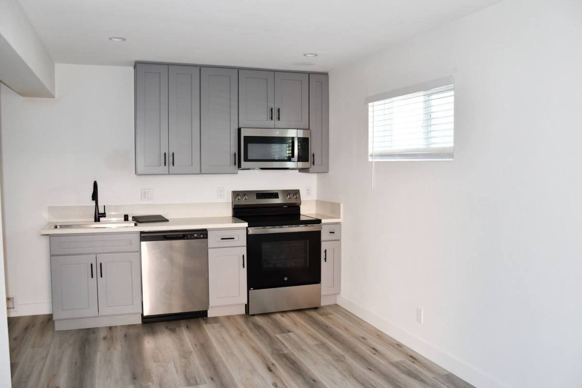 Apartment for rent at 994 Valencia, Costa Mesa, CA 92626