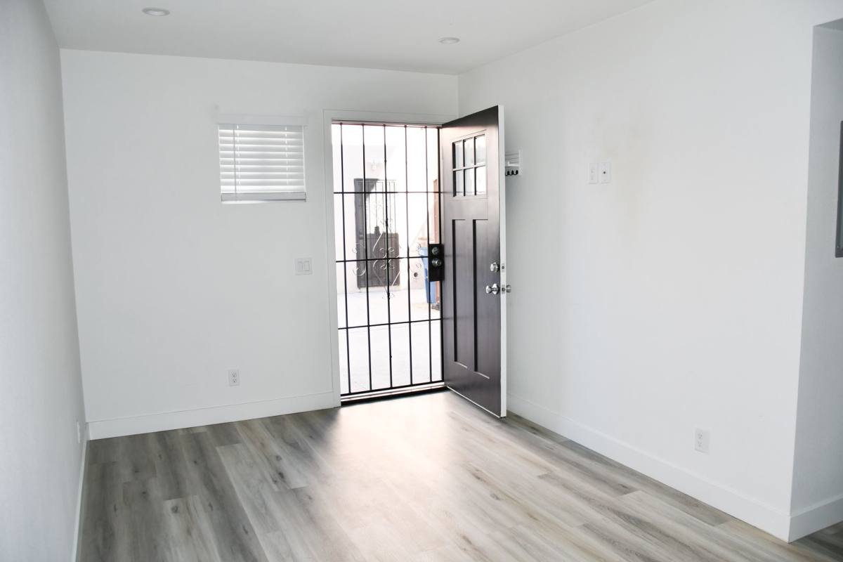 Apartment for rent at 994 Valencia, Costa Mesa, CA 92626