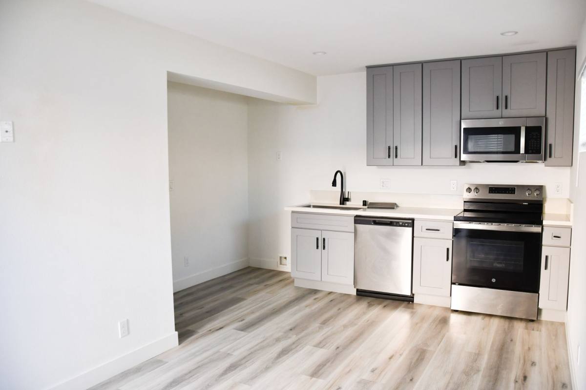 Apartment for rent at 994 Valencia, Costa Mesa, CA 92626