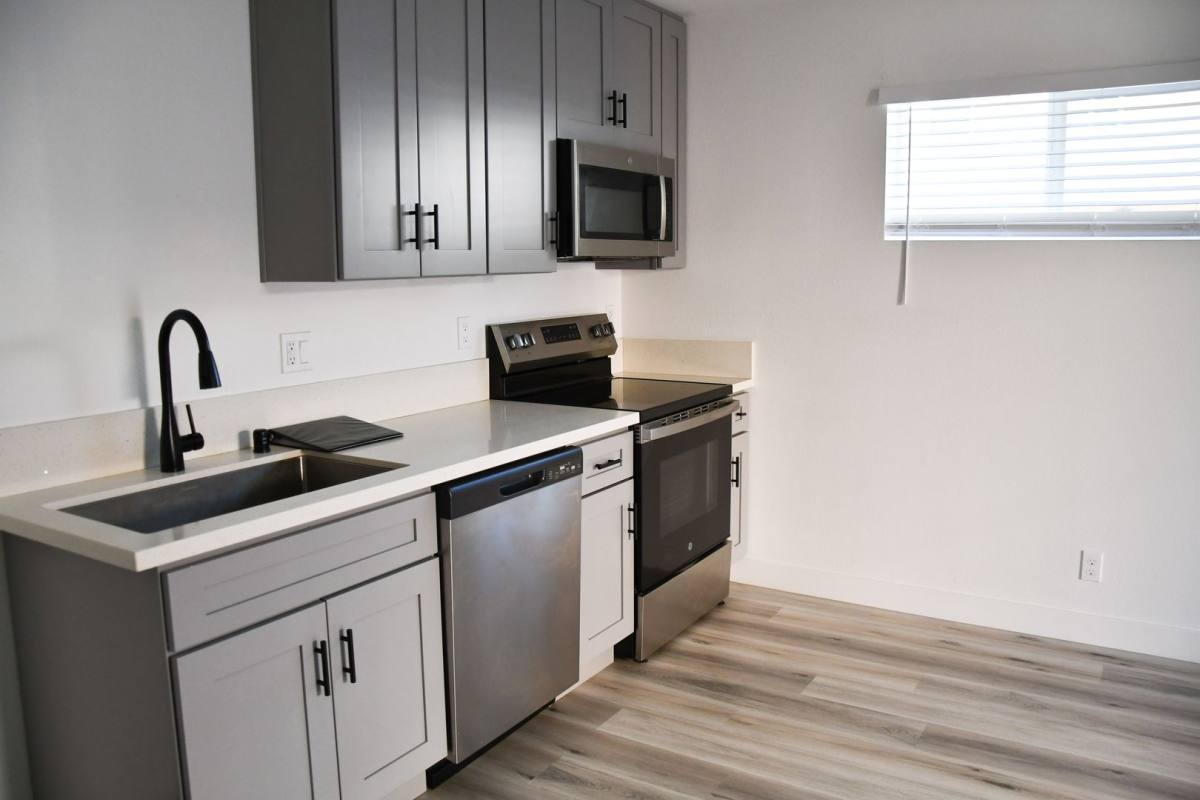 Apartment for rent at 994 Valencia, Costa Mesa, CA 92626