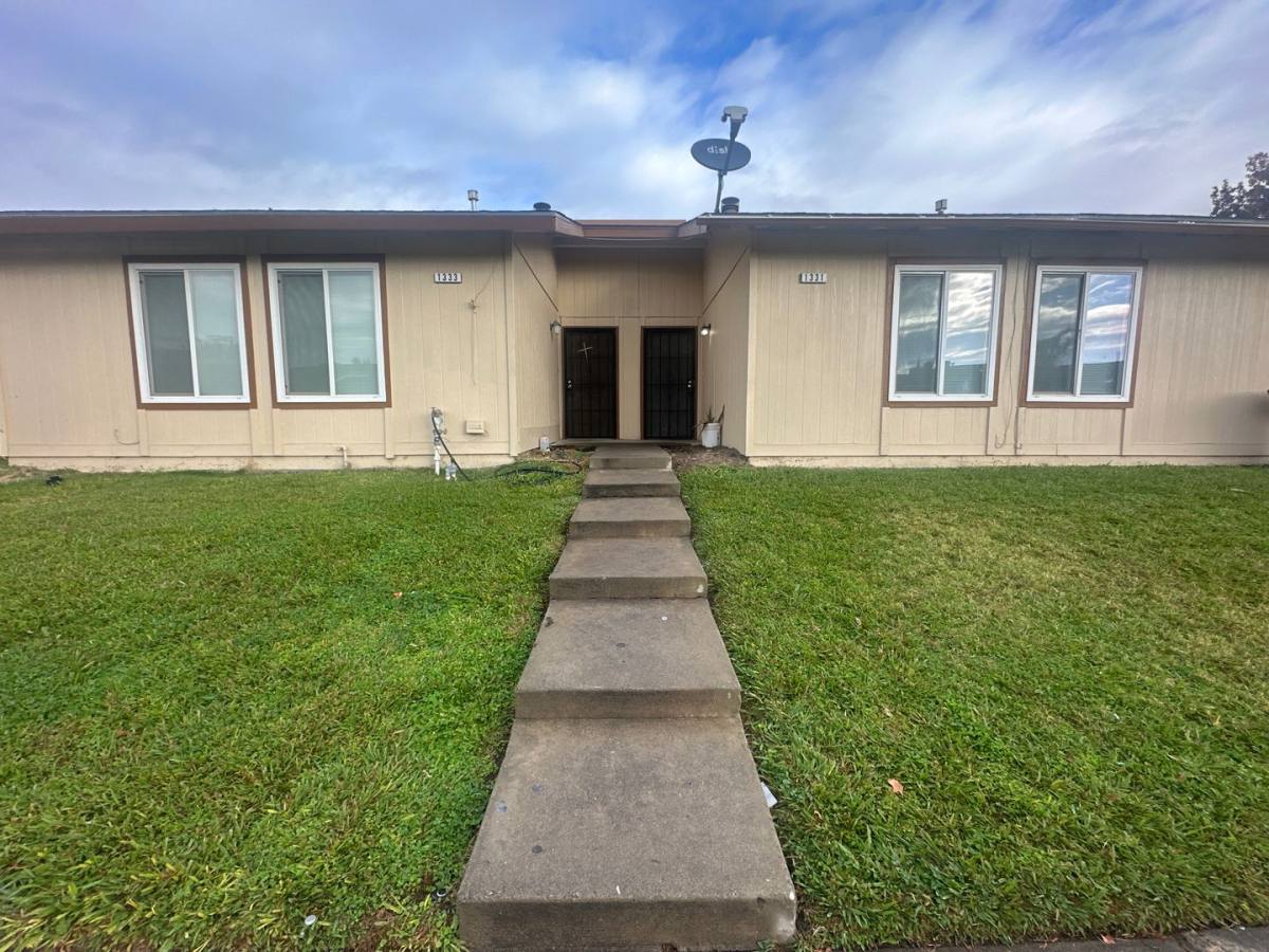 Townhouse for rent at 1331 Frankfort Court, Merced, CA 95348