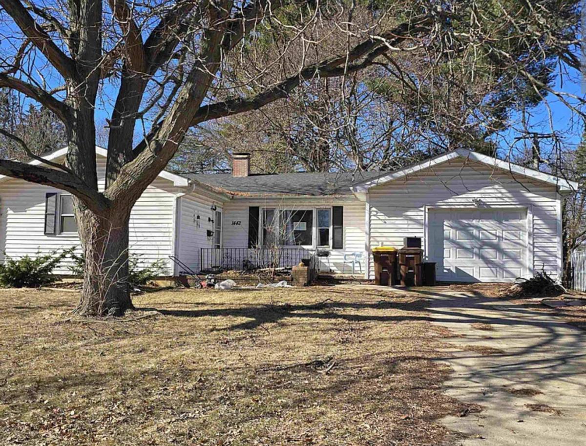 House for rent at 1442 S Blackhawk Ave, Freeport, IL 61032