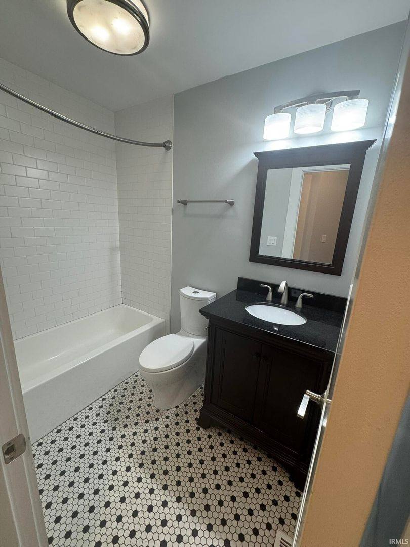 Apartment for rent at 729 E Hunter, Bloomington, IN 47401