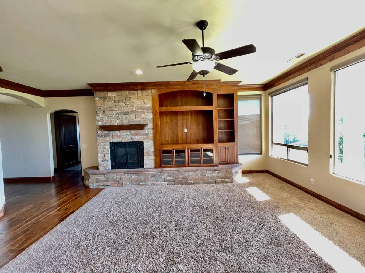 House for rent at 911 W Blue Mountain Rd, Washington, UT 84780