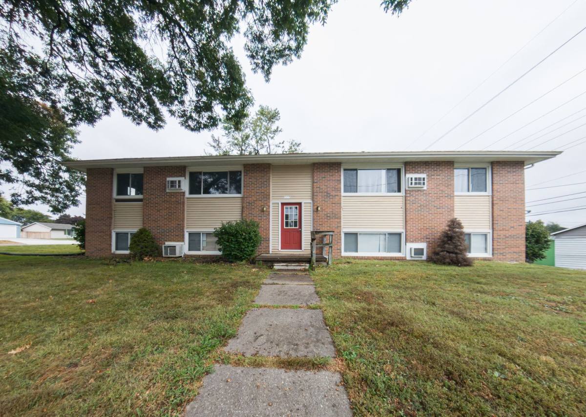 Apartment for rent at 1105 N Depot St, Knoxville, IA 50138