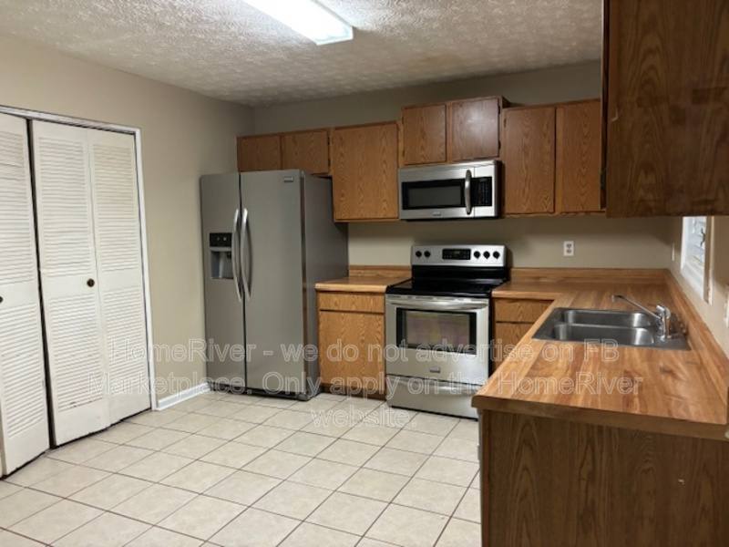 Townhouse for rent at 506 Oakwood Court, Woodstock, GA 30188