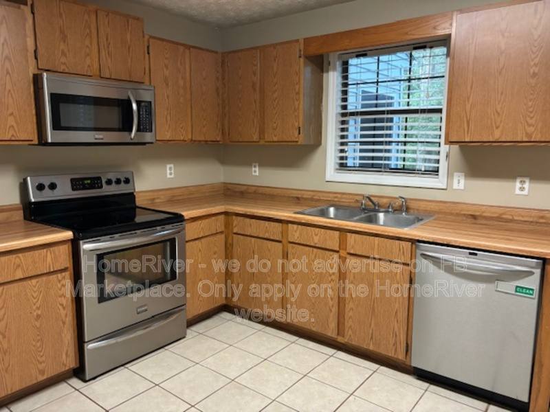 Townhouse for rent at 506 Oakwood Court, Woodstock, GA 30188
