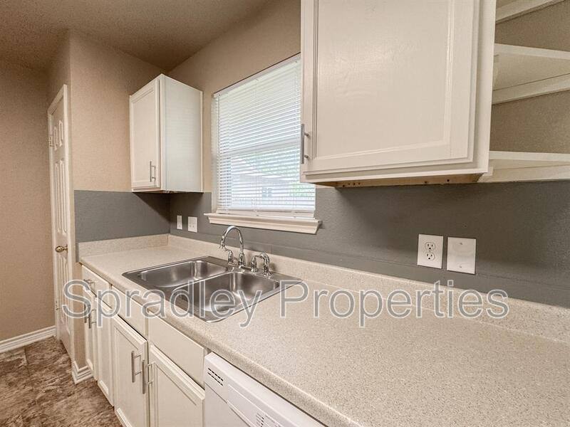 Apartment for rent at 105 E 15th Ave, Belton, TX 76513