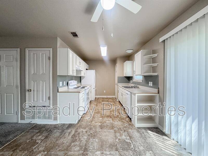 Apartment for rent at 105 E 15th Ave, Belton, TX 76513