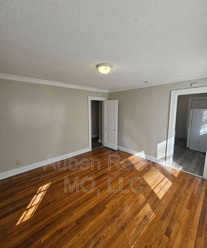 Apartment for rent at 5411 Harrison St #1F, Kansas City, MO 64110
