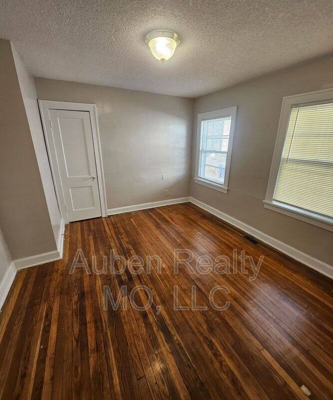 Apartment for rent at 5411 Harrison St #1F, Kansas City, MO 64110