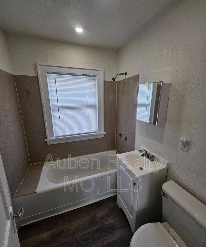 Apartment for rent at 5411 Harrison St #1F, Kansas City, MO 64110