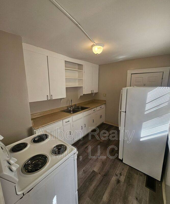 Apartment for rent at 5411 Harrison St #1F, Kansas City, MO 64110