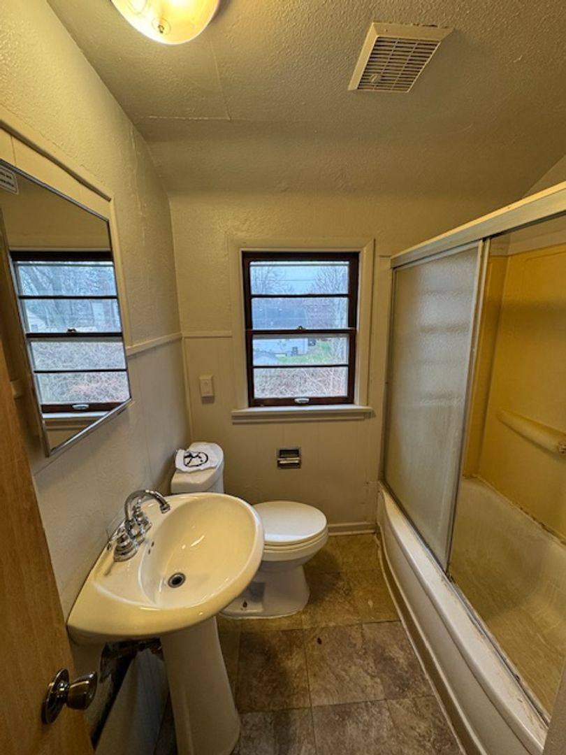 Apartment for rent at 1341 Fay Dr, Fort Wayne, IN 46807
