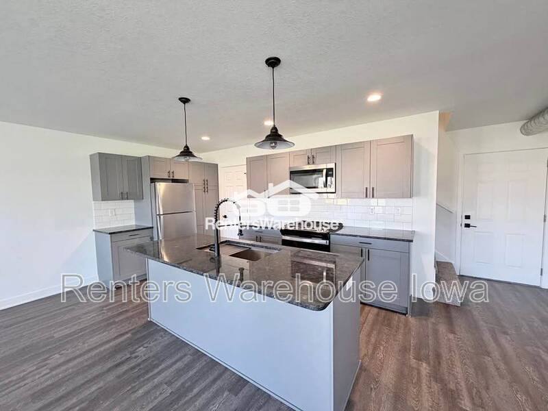 Townhouse for rent at 2103 Willis Ave, Perry, IA 50220