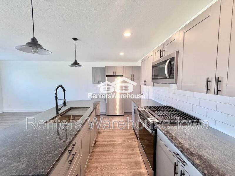 Townhouse for rent at 2103 Willis Ave, Perry, IA 50220