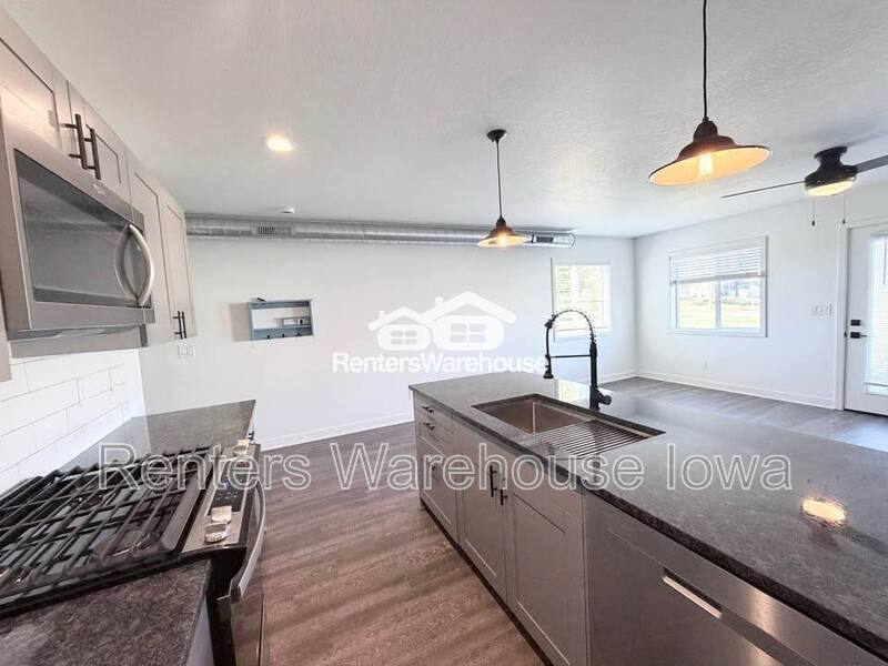 Townhouse for rent at 2103 Willis Ave, Perry, IA 50220