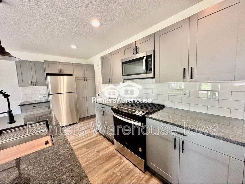 Townhouse for rent at 2103 Willis Ave, Perry, IA 50220